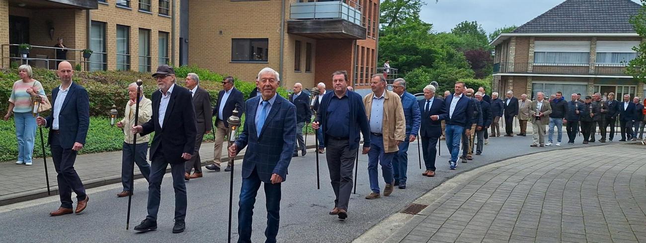 Een geslaagde sacramentsprocessie in Moorsel (HopParochie Sint Benedictus 2024) 
