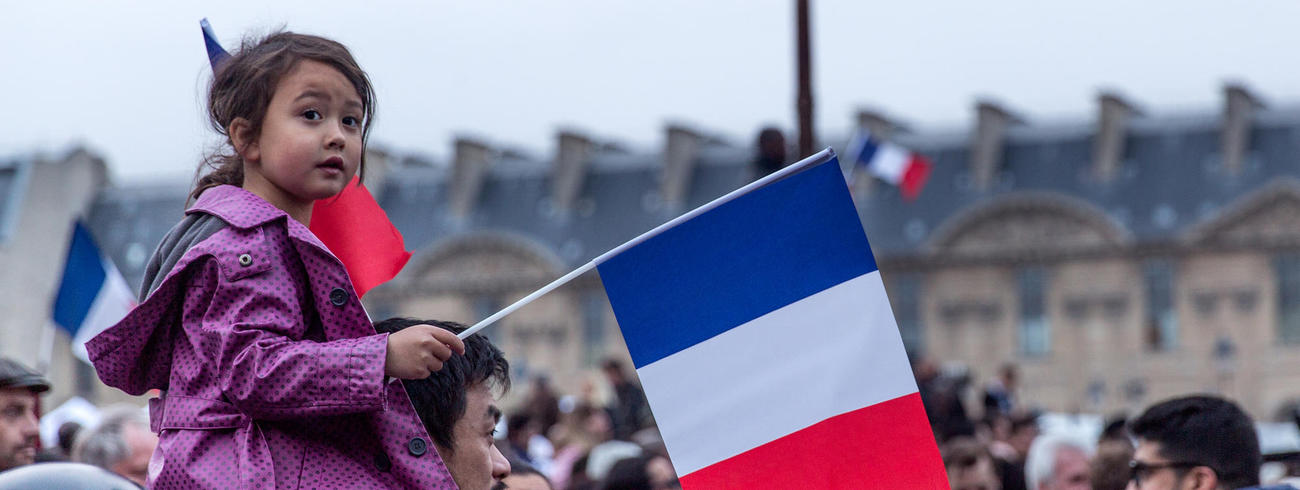 Vreugde aan het Louvre bij de overwinning van Emmanuel Macron bij de Franse presidentsverkiezingen. © CC Flickr / Lorie Shaull