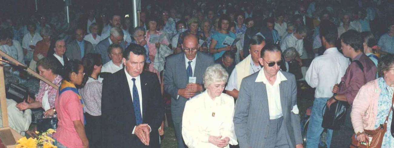 Marguérite tijdens de internationale bedevaart in de tent - 1990 © Chèvremont Jo Frederickx