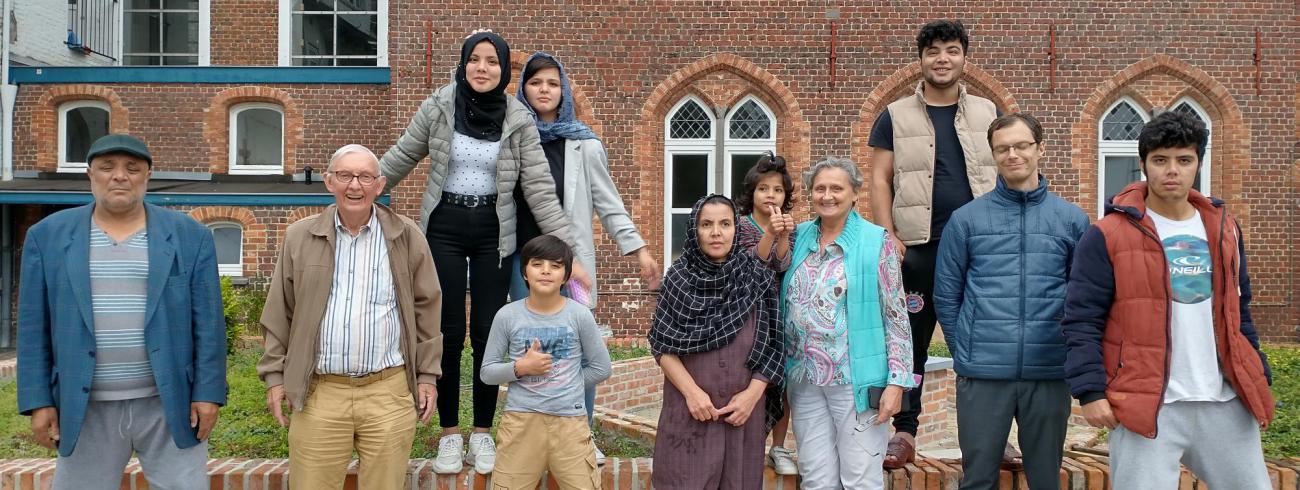 De Omarmers in Tielt met het gezin dat ze opvingen 