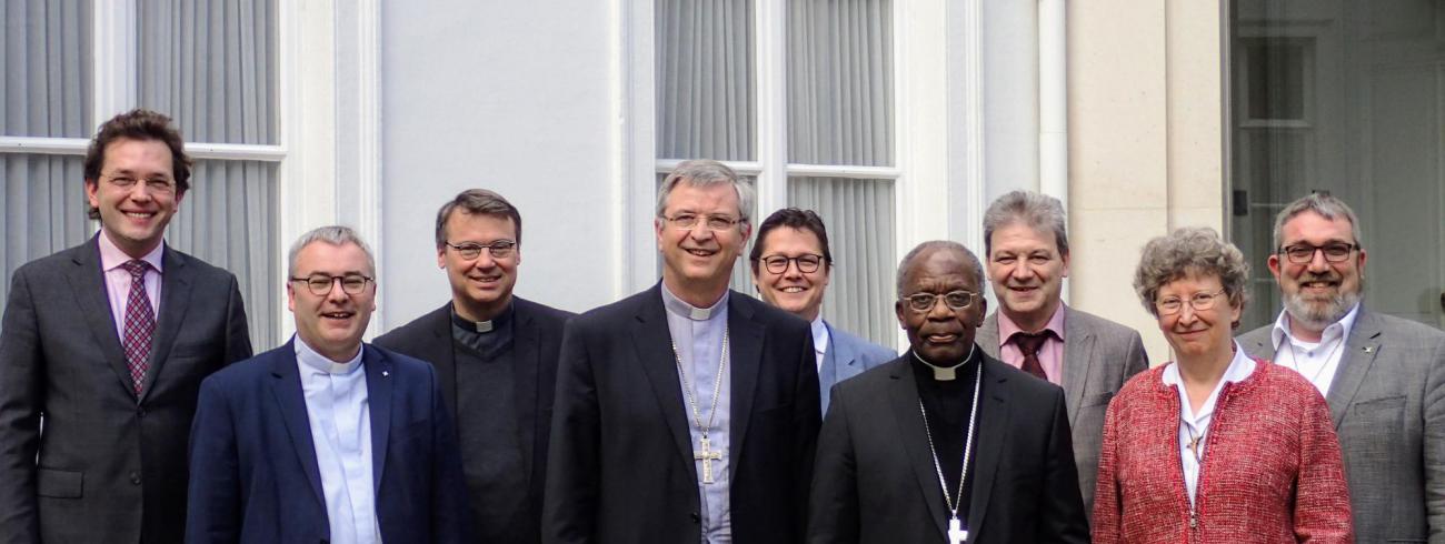 Nuntius Augustine Kasujja met Mgr. Johan Bonny en de leden van de bisschopsraad © Bisdom Antwerpen