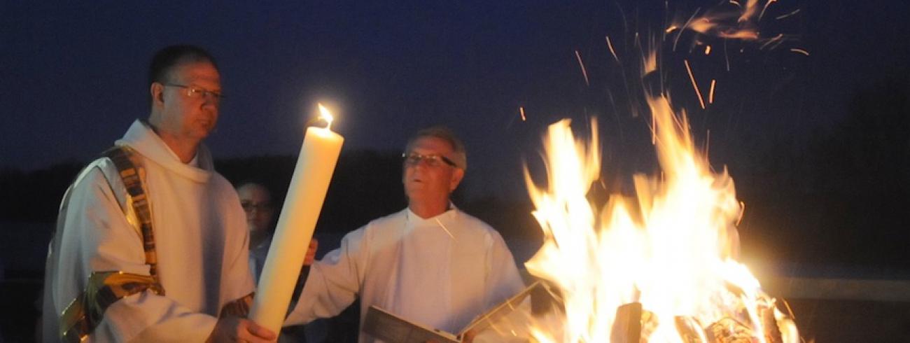 Christus – het Licht, de alfa en omega – krijgt in de paaswake een centrale plaats. 