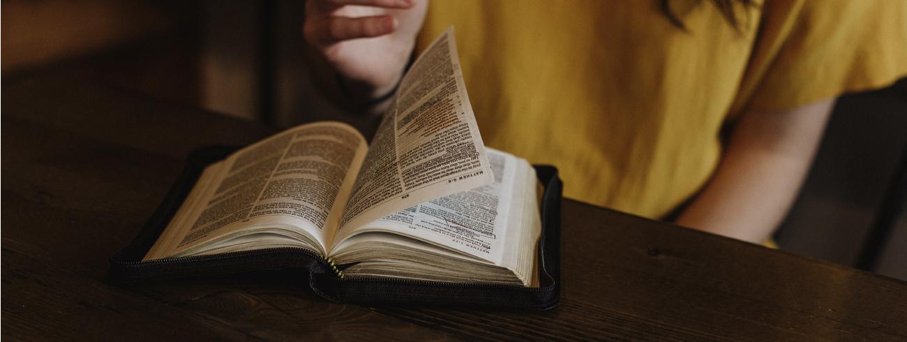 De Bijbel, bron voor gebed © Priscilla Du Preez op unsplash