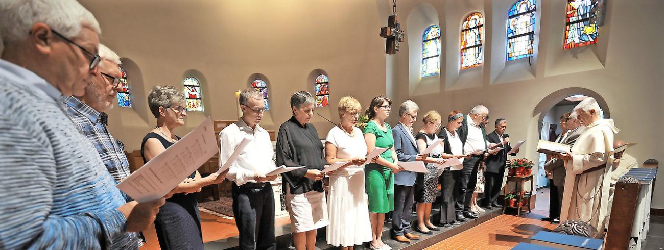 Veertien leken leggen hun dominicaanse gelofte af. © Violet Corbett Brock