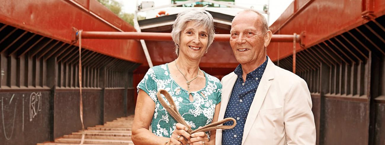Ria van Sommeren en Henk Beerens in het ruim van de Arcadia: „Ons schip was een leven lang ons huis.” © © Fotopunt