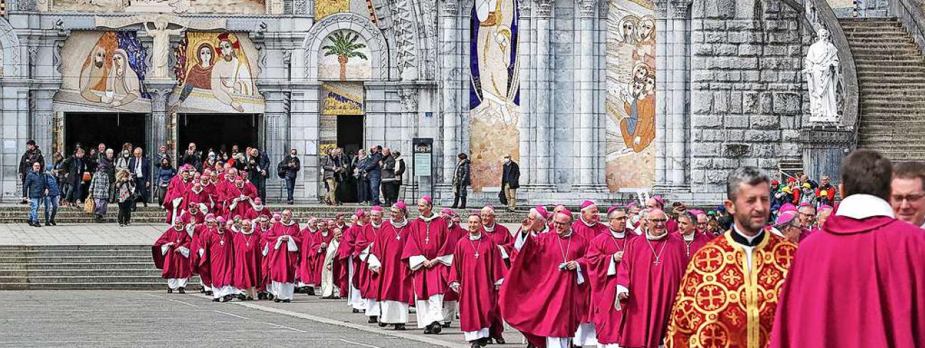 De bisschoppen van Frankrijk onlangs na een dienst in een basiliek van Lourdes.  © Belga Image