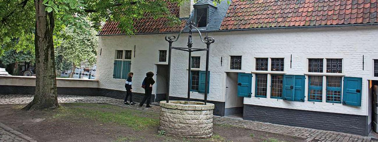 Het kleinste begijnhof van België bood eertijds onderdak aan maximaal acht begijnen.  © Bertrand Goethals