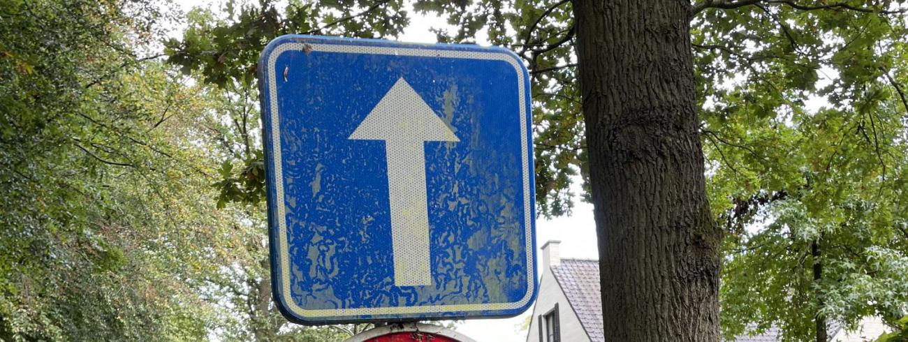 Rechtdoor of toch niet?  © jh