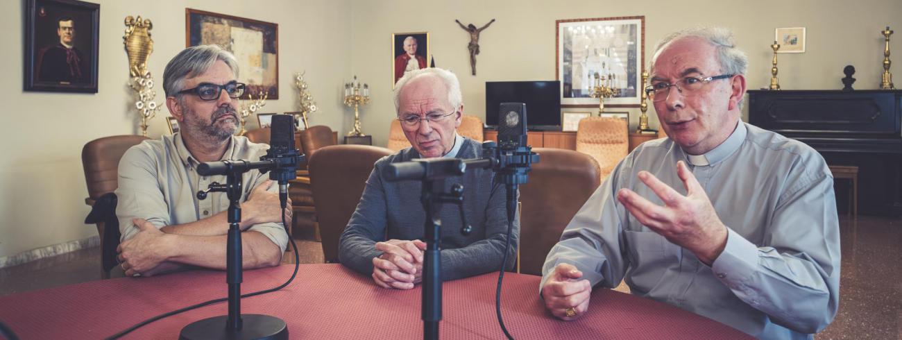 De Belgische synodeleden openhartig in gesprek voor een podcast waarin ze de balans opmaken van de bisschoppensynode 2023. © Leo De Bock