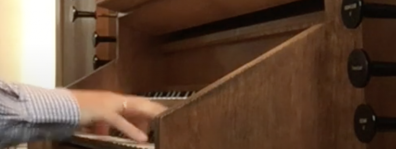 Orgel en spelende handen © Bert Verdonck