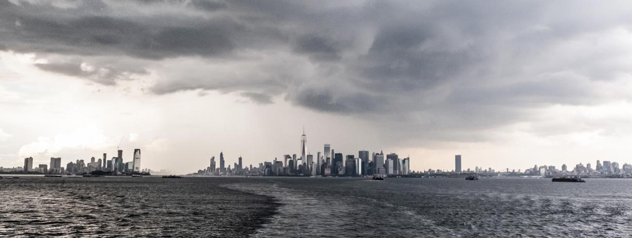Een apocalyptisch landschap zoals we het uit sciencefictionfilms kennen. Zodra het denken over de eindtijd van zijn Bijbelse connotatie werd ontdaan, kwam er een angst voor de ondergang van de mensheid voor in de plaats.  © Unsplash / Clément Falize