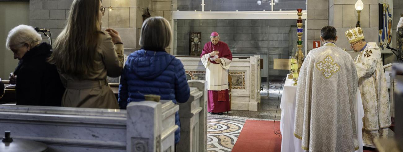 De goddelijke liturgie voor de vrede in de Sint-Michielskerk in Antwerpen © Sebastiaan Franco