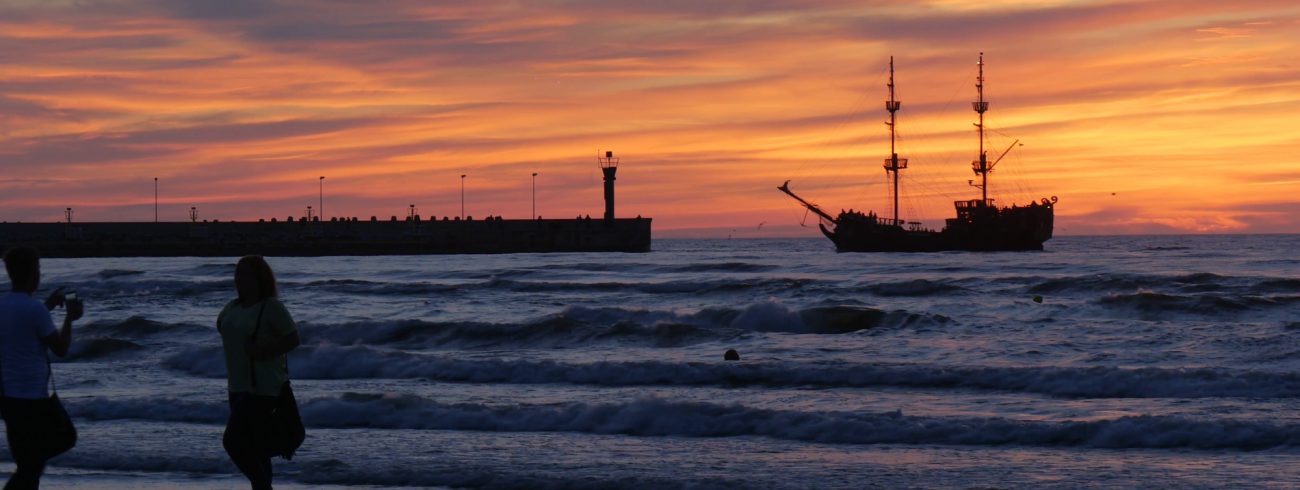 ship on a horizon © shuttershock.be