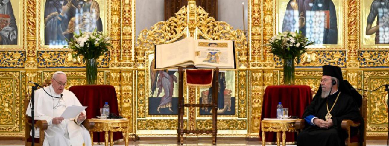 Paus Franciscus met aartsbisschop Chrysostomos, het hoofd van de Cypriotische-orthodoxe kerk  © Vatican Media