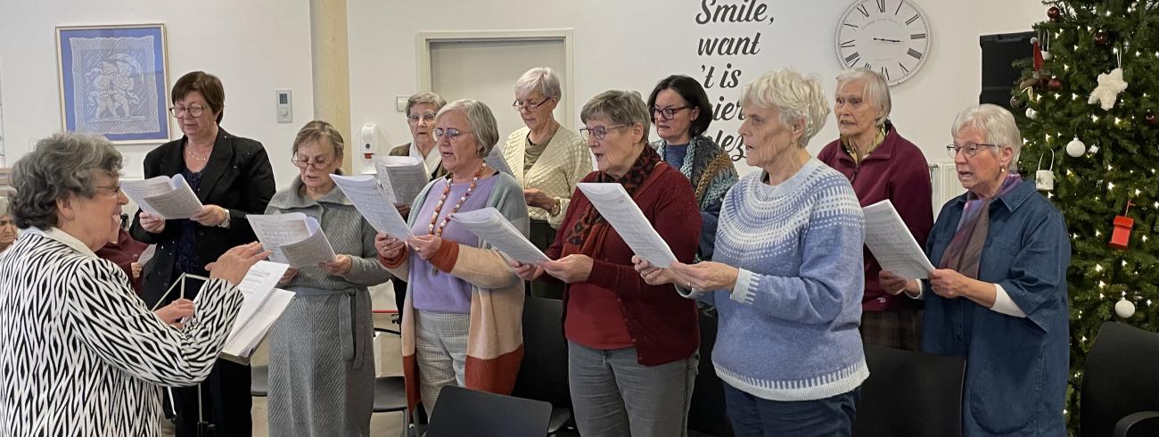 Kerstviering in het WZC De Witte Bergen. © OL (Lichtaart)