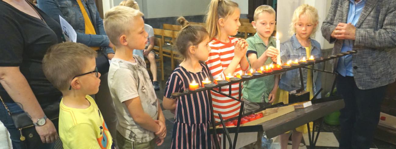 eerste communicanten kerkentocht 