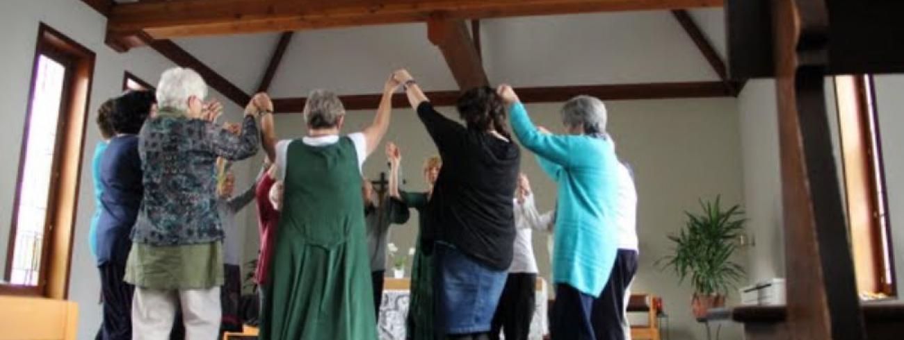 Spirituele dans in de kloosterkapel. © Jozefien Van Nuffel