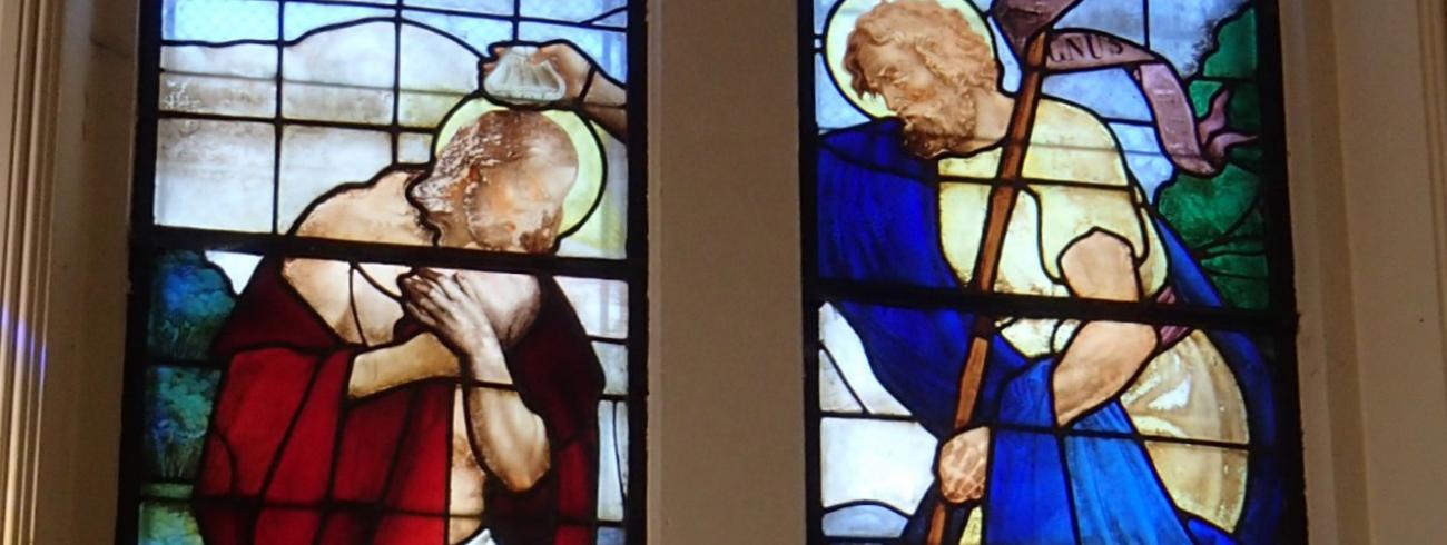 Glasraam in de doopkapel van de H.Genesiuskerk te Sint-Genesius-Rode © lw