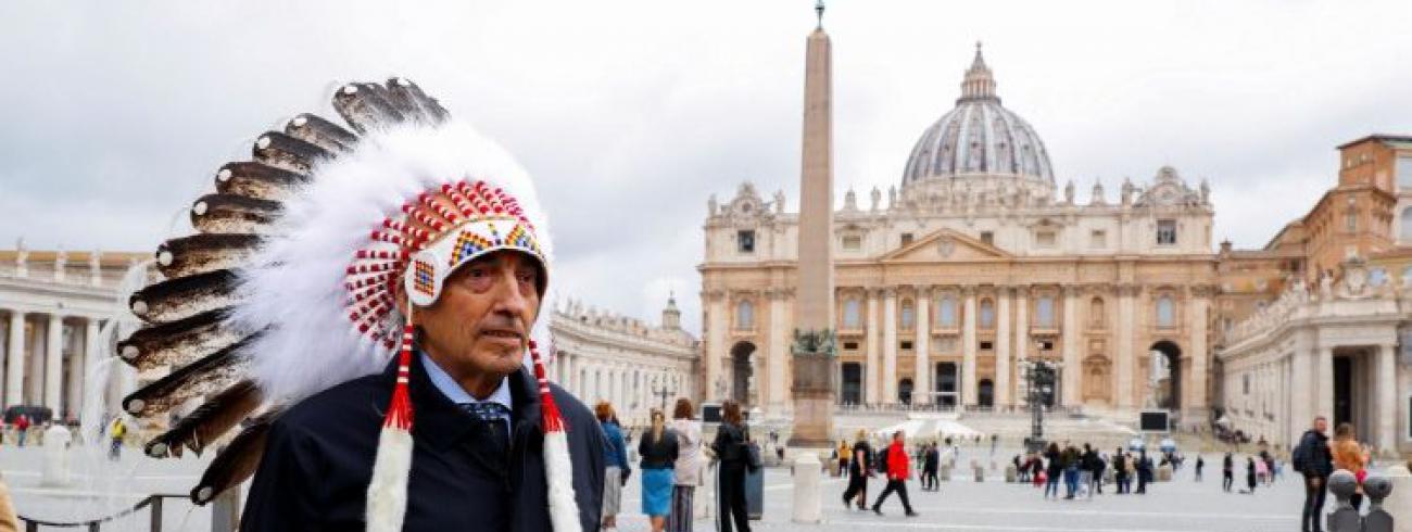 De inheemsen werden eerder van de week al in kleinere delegaties ontvangen © Vatican Media