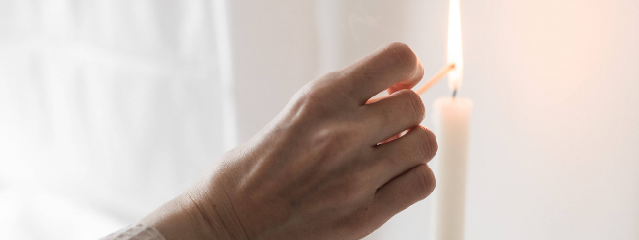 Herbronnen bij een kaars 