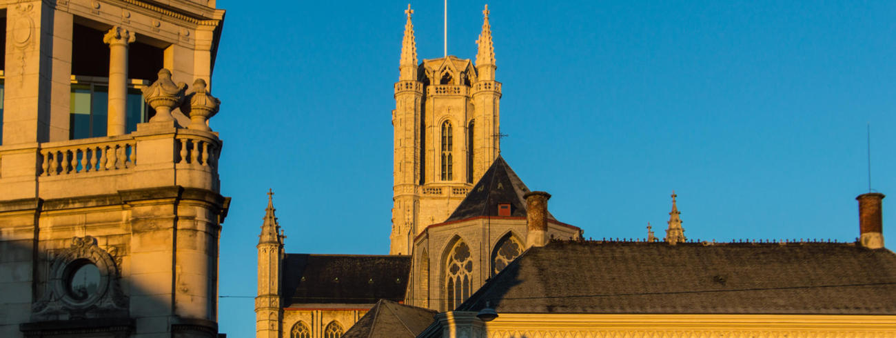 Bisschopshuis en kathedraal © Bisdom Gent, foto: Karel Van de Voorde