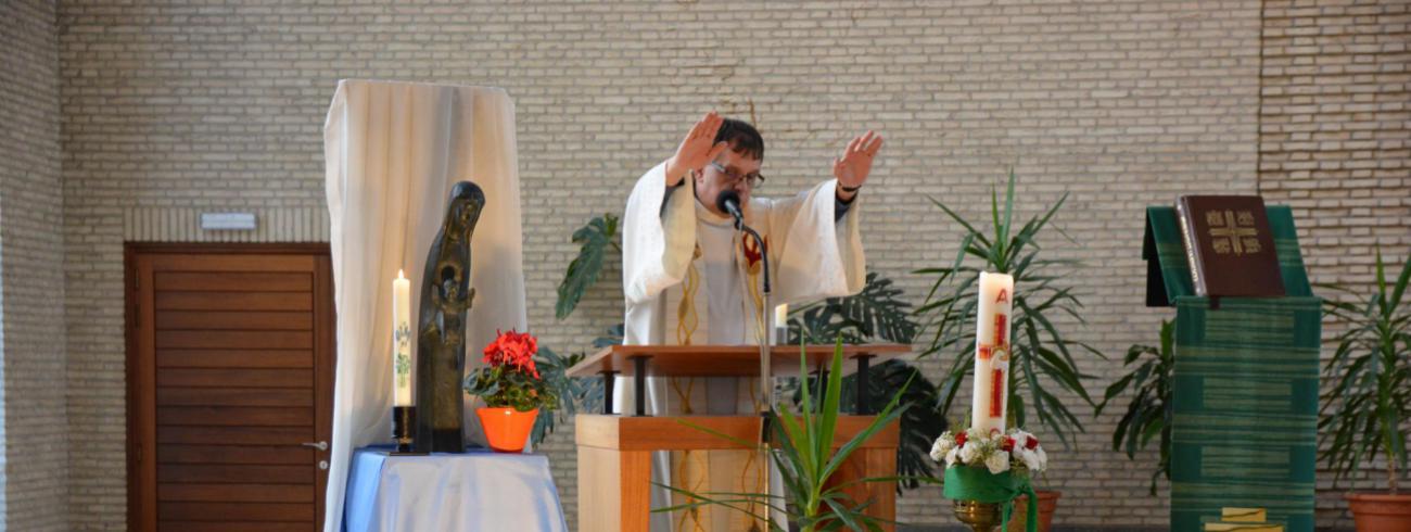 KINDERZEGEN IN ONZE PAROCHIE H. PETRUS EN PAULUS © Peter Engelbert 