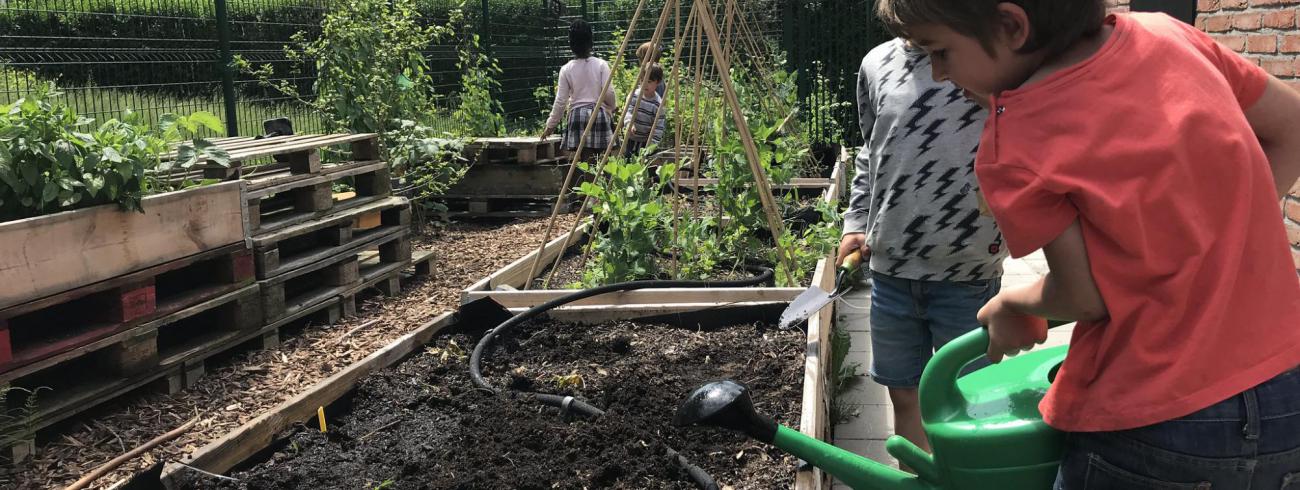 Blije gezichten op de Klimaatspeelplaats van Sint-Paulus in Kortrijk. © Sint-Paulusschool Kortrijk