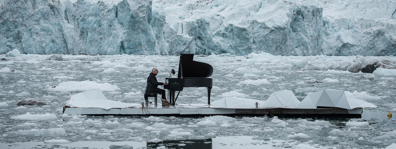 Ludovico Einaudi speelt zijn 'Elegy for the Arctic'.