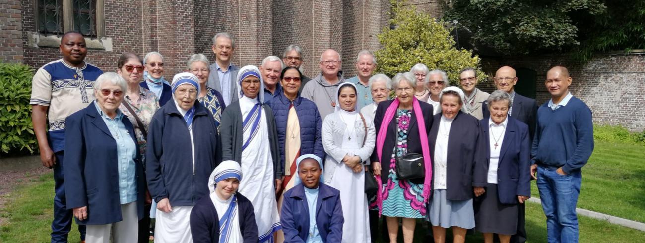 Missionarissen met de bisschop in Oostakker © Bisdom Gent, foto: Claire-Marie Cloquet