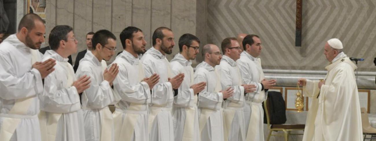 Paus Franciscus tijdens de wijding van nieuwe priesters © Vatican Media