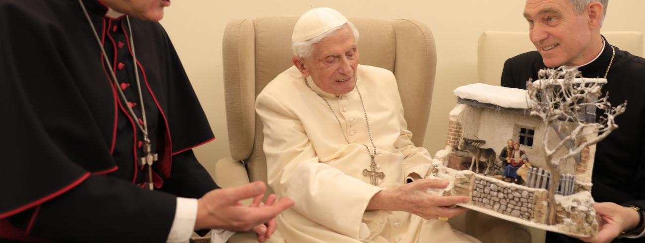 Benedictus XVI met zijn secretaris en de bisschop van Regensburg © Bisdom Regensburg