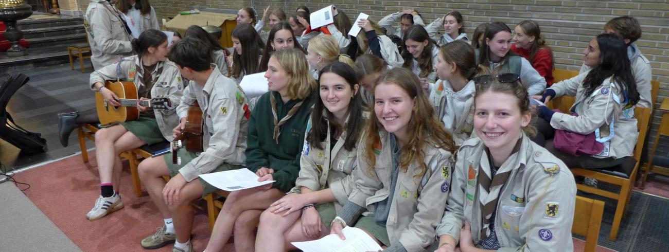 SCOUTS SINT-PIETERS-BUITEN GAAN VAN START © Peter Engelbert