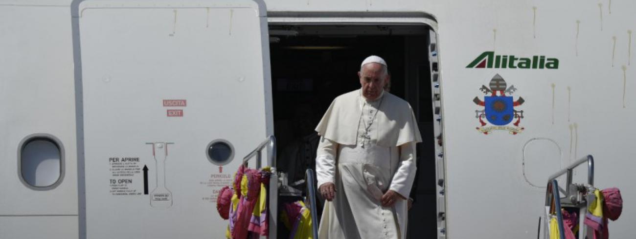 Paus Franciscus, bij het begin van zijn Aziëreis © Vatican Media