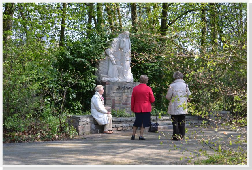 Bidden op de beeweg © Gaverlandcomité