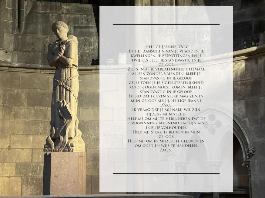 Gebed tot Jeanne D’Arc op haar standbeeld in Rouen © Chris De Groote