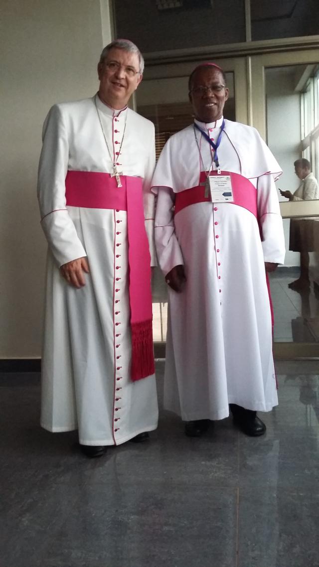 Mgr. Johan Bonny met Mgr. Philippe Rukamba, bisschop van Butare © Johan Bonny
