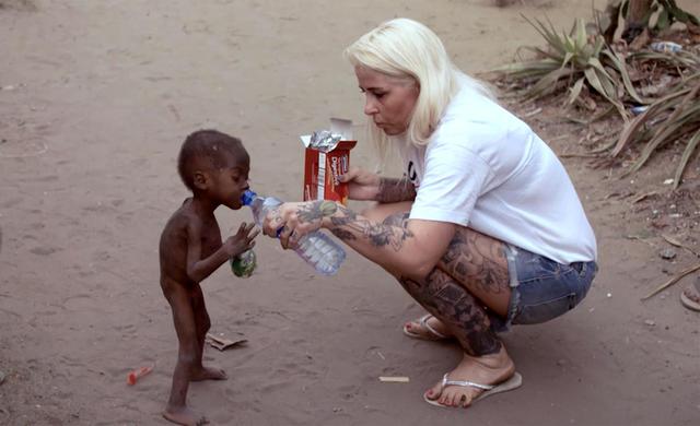 Anja Lovén runt in Nigeria een weeshuis voor 'heksenkinderen'. © Screenshot 'Anja og heksebørnene'