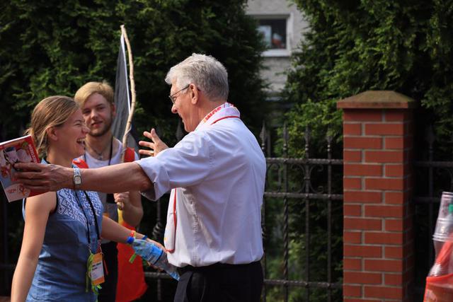 Caroline Derde met bisschop Van Looy