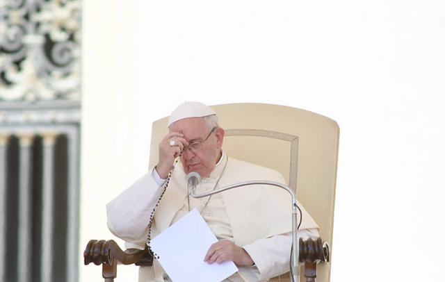 Tijdens de woensdagse audiëntie bad paus Franciscus de rozenkrans voor © SIR