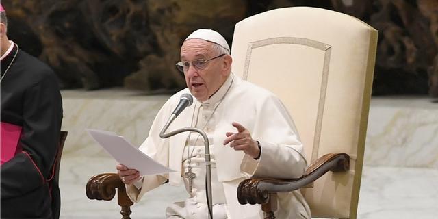 Paus Franciscus tijdens de algemene audiëntie op woensdag 23 november © SIR