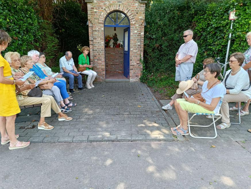 Bidden aan Putjes kapel 2024 © Sabine Christiaens