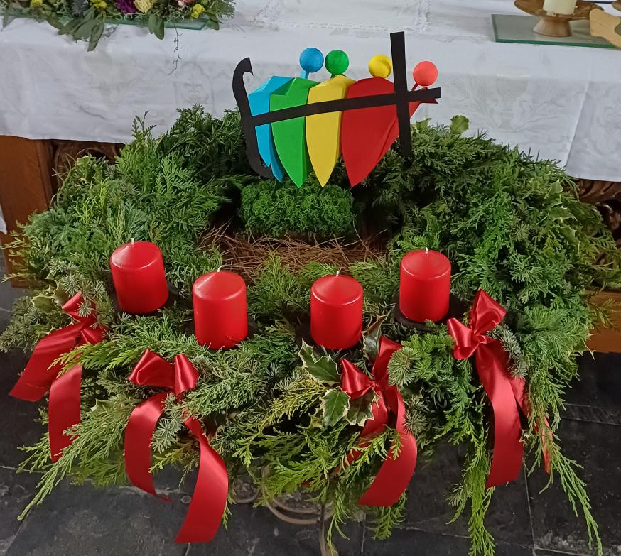 Adventskrans met pelgrims van hoop 