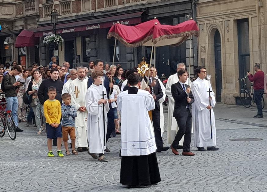 De Naamsestraat in Leuven op Sacramentsdag.  © Kolet Janssen