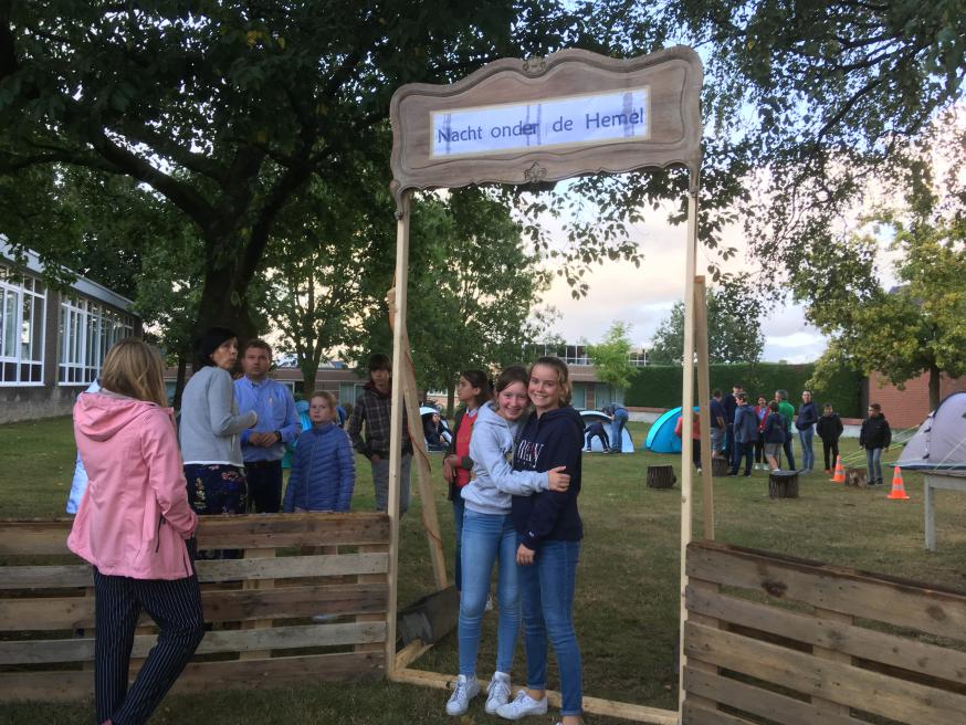 Lore en Pauline bij de start van het werkjaar... 'Nacht onder de Hemel' 