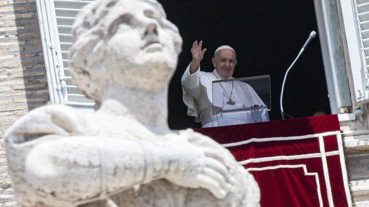 Paus Franciscus tijdens zijn angelustoespraak van zondag 13 juni 2021 © VaticanMedia