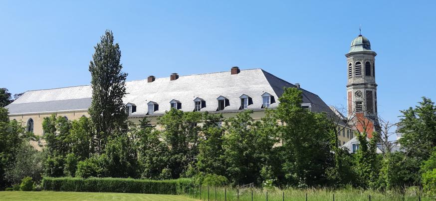 Oude Abdij + kerktoren Drongen © Gisèle Daenekindt