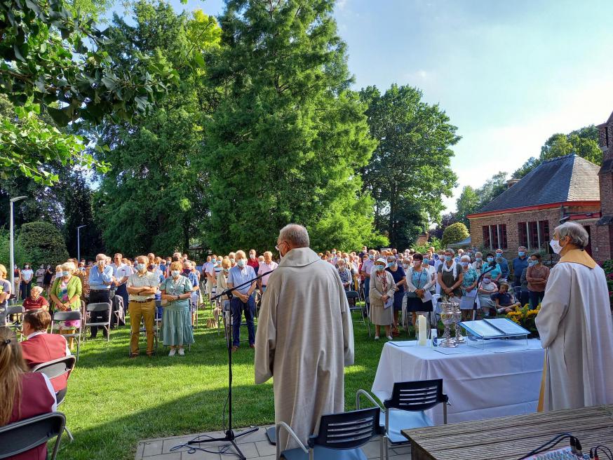 Openluchtmis OLVr Hemelvaart in Beervelde 