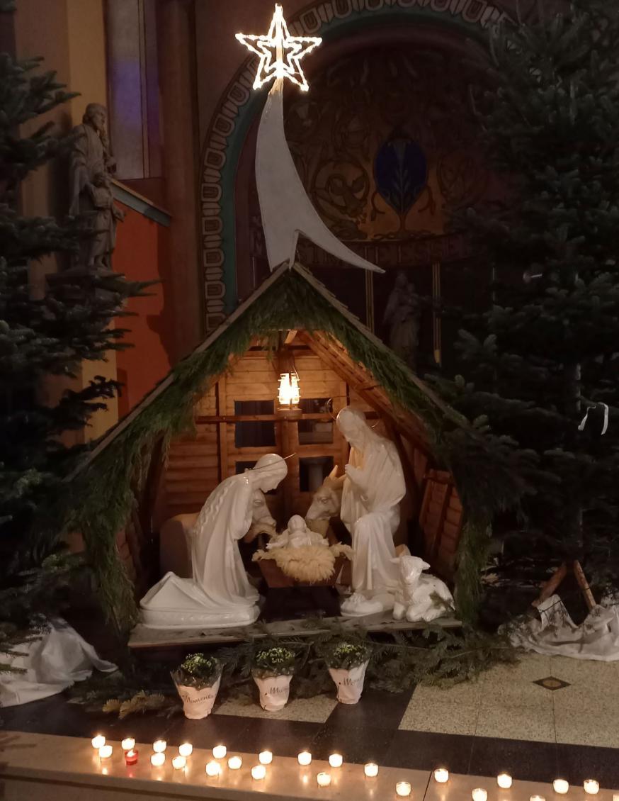 gezinsviering Kerstmis - licht en witte linten 