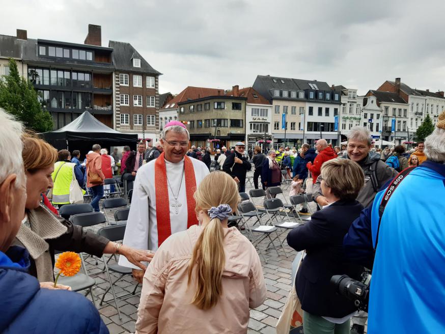 Na de slotviering op de Grote Markt © Bisdom Antwerpen