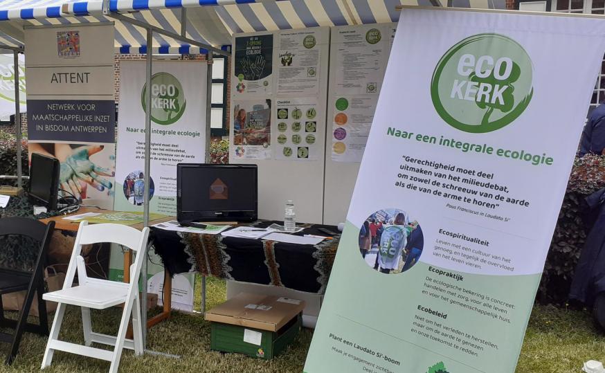 Stand van ecokerk met uitleen materiaal © rb